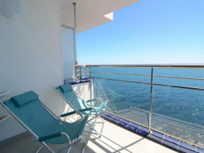 Apartment Front Mar with sea view